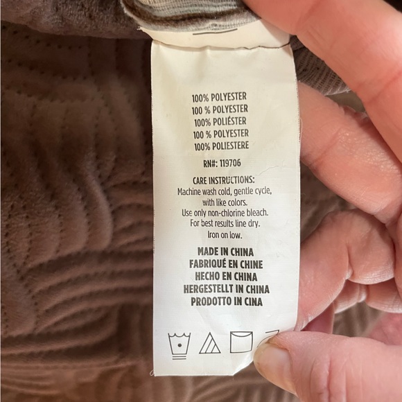 Set of 2 20” x 20” Pillow Covers - Picture 3 of 5